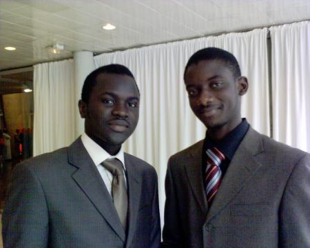 lé roi de la sape from paname c mon couz yan toujours en forme !!!!!!!!!!